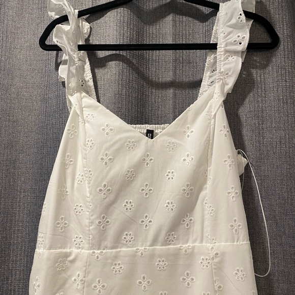 Pretty H&M Eyelet Dress - Picture 3 of 4